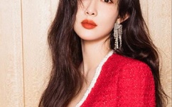 一捏胸一边打扑克全程视频